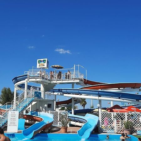 Отель Oasi Del Mare Римини Экстерьер фото